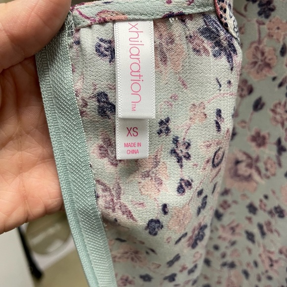 Xhilaration Floral romper with pockets size XS - Picture 3 of 9